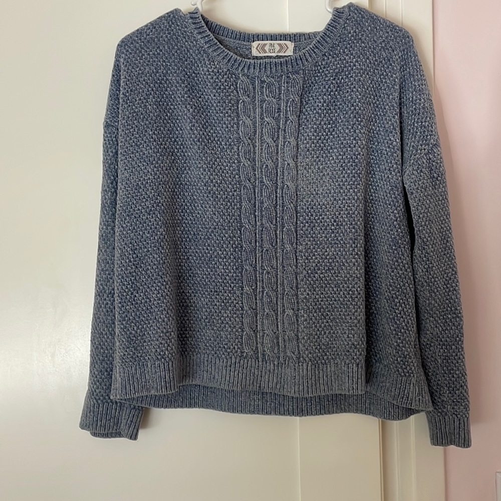 super soft! velvety yarn knit sweater. slightly worn